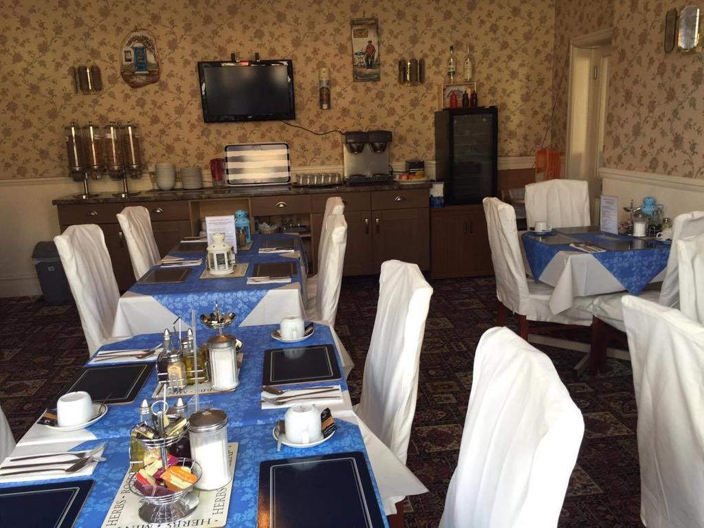 The Pines Guest Accommodation Чипенхэм Экстерьер фото